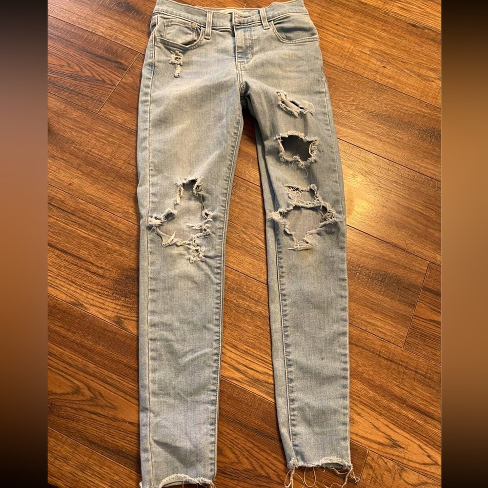 Levi’s distressed skinny jeans